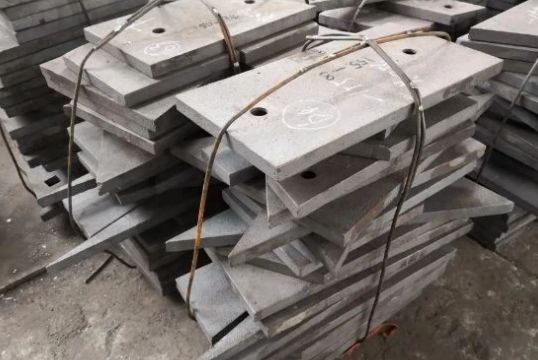 找球磨機耐磨麻豆官网APP下载生產廠家？選對廠家，省錢又省心