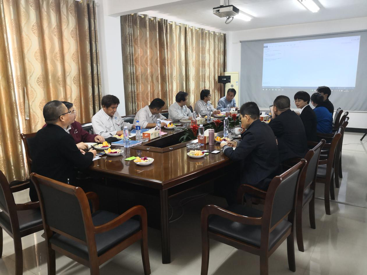 江蘇麻豆免费成人电影會議室與日本客戶溝通